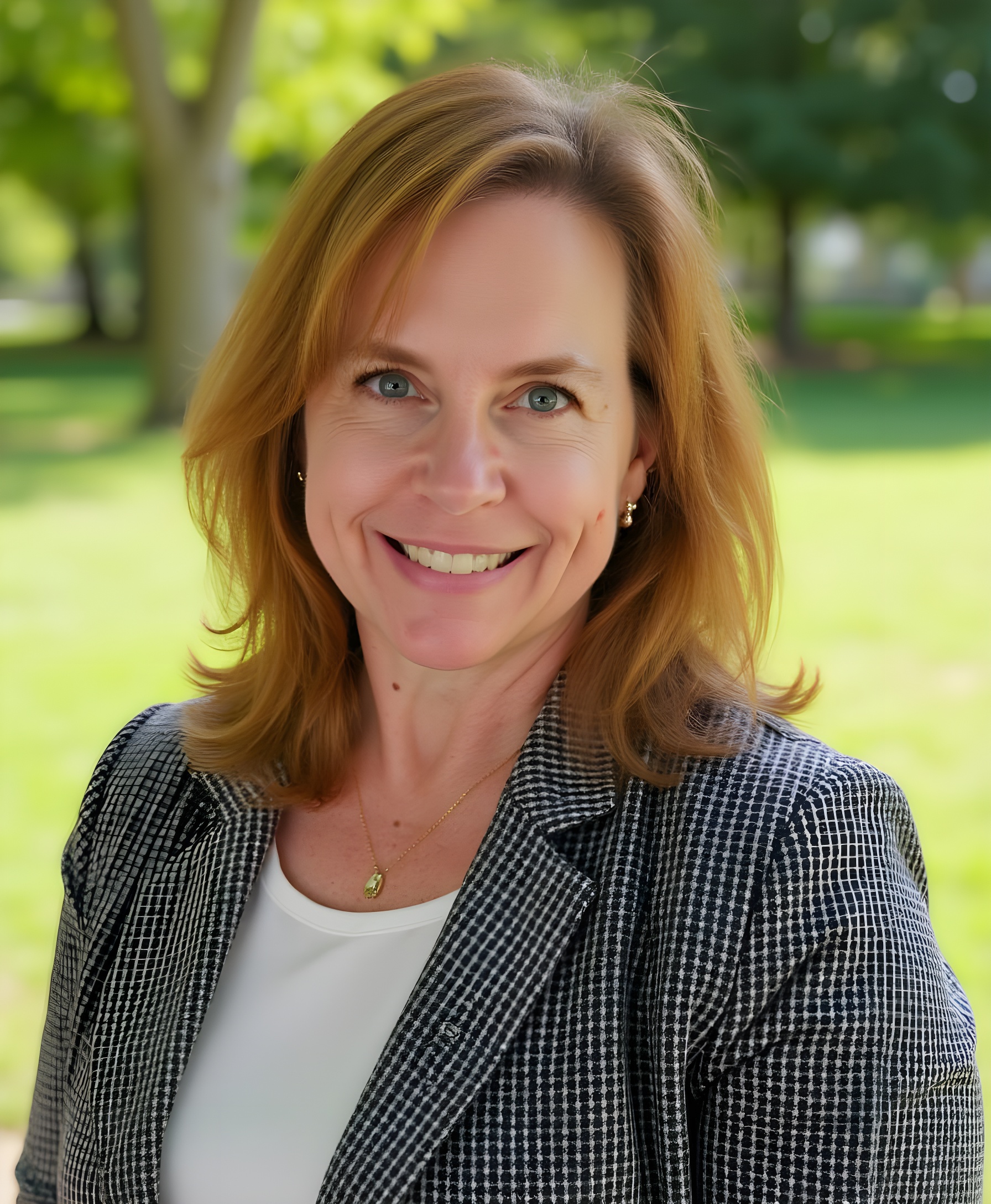 Jennifer LLamas Headshot.jpg